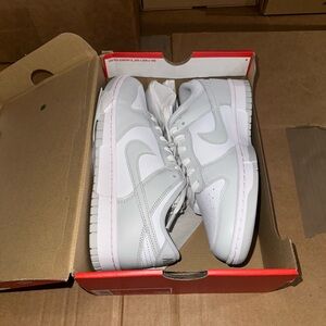 Women’s Nike Dunk Photon Dust size 8.5w